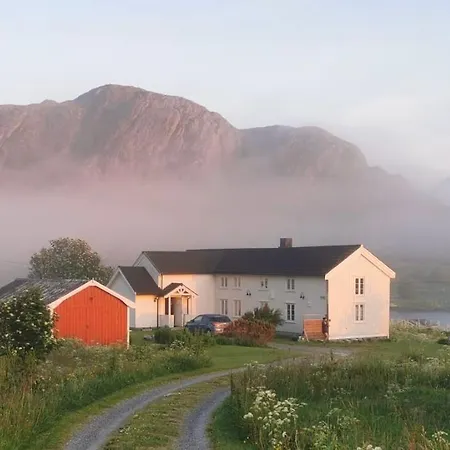 Authentic 1880 Nordlandshus - Private Tidal & Mountain View Willa Krystad