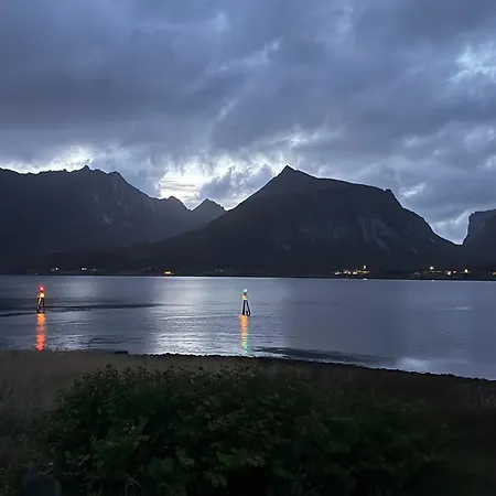 Willa Authentic 1880 Nordlandshus - Private Tidal & Mountain View Krystad