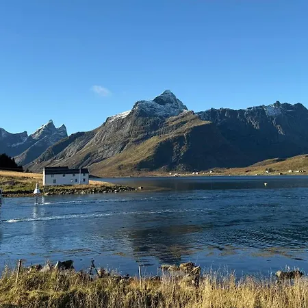 Authentic 1880 Nordlandshus - Private Tidal & Mountain View * Krystad