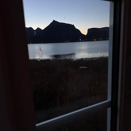 Authentic 1880 Nordlandshus - Private Tidal & Mountain View Willa Krystad