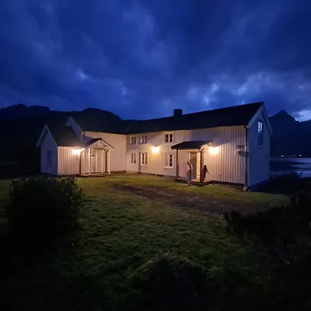Authentic 1880 Nordlandshus - Private Tidal & Mountain View Willa *